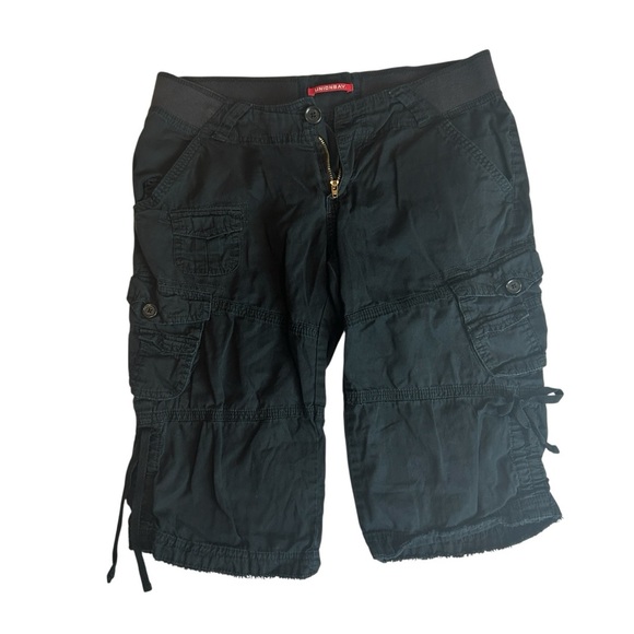 Distressed Holes Unionbay Cropped Cargo Capris Black, Stretch Waist Pant 7 - Picture 2 of 16